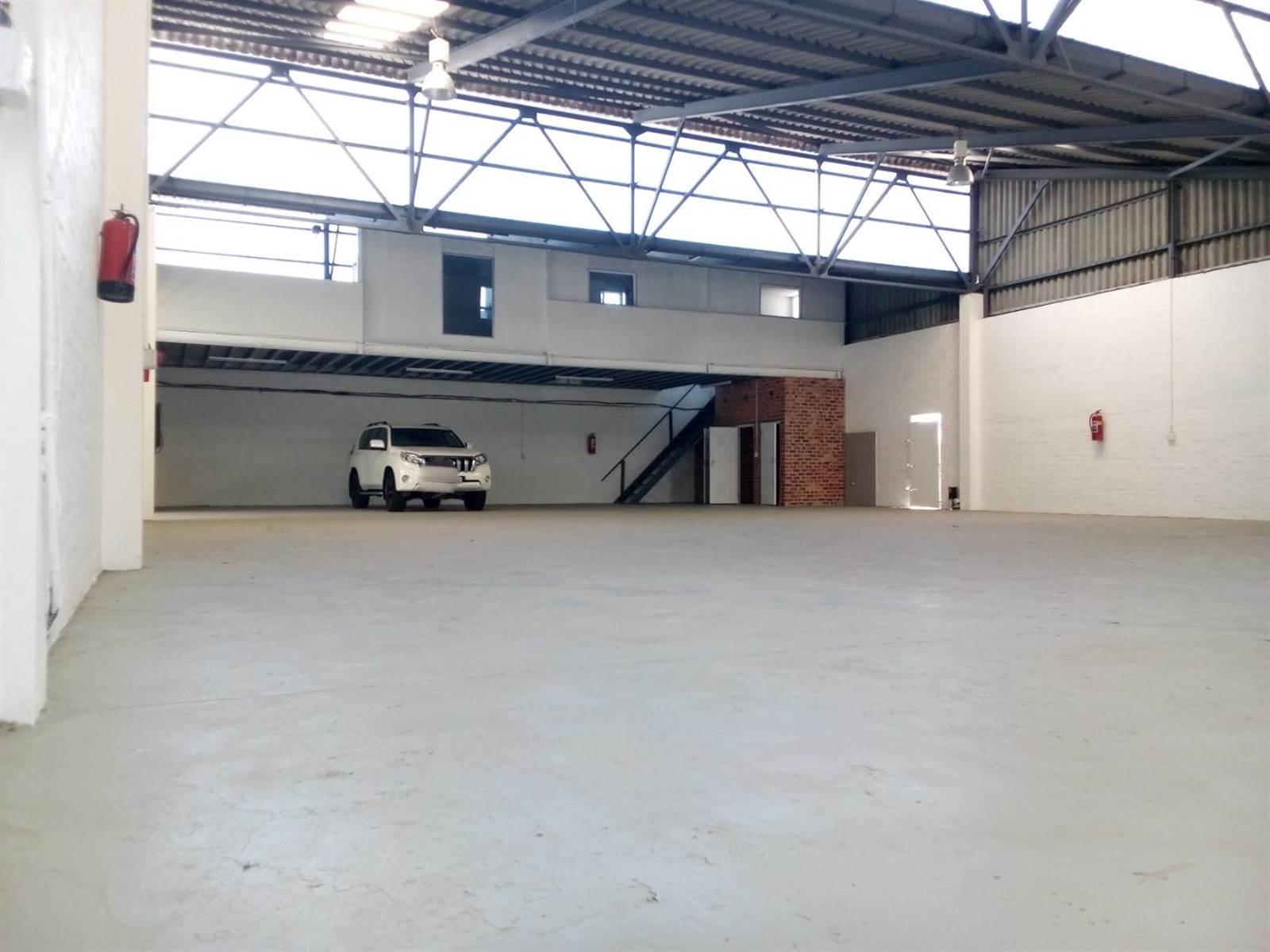 630  m² Industrial space in Diep River photo number 3