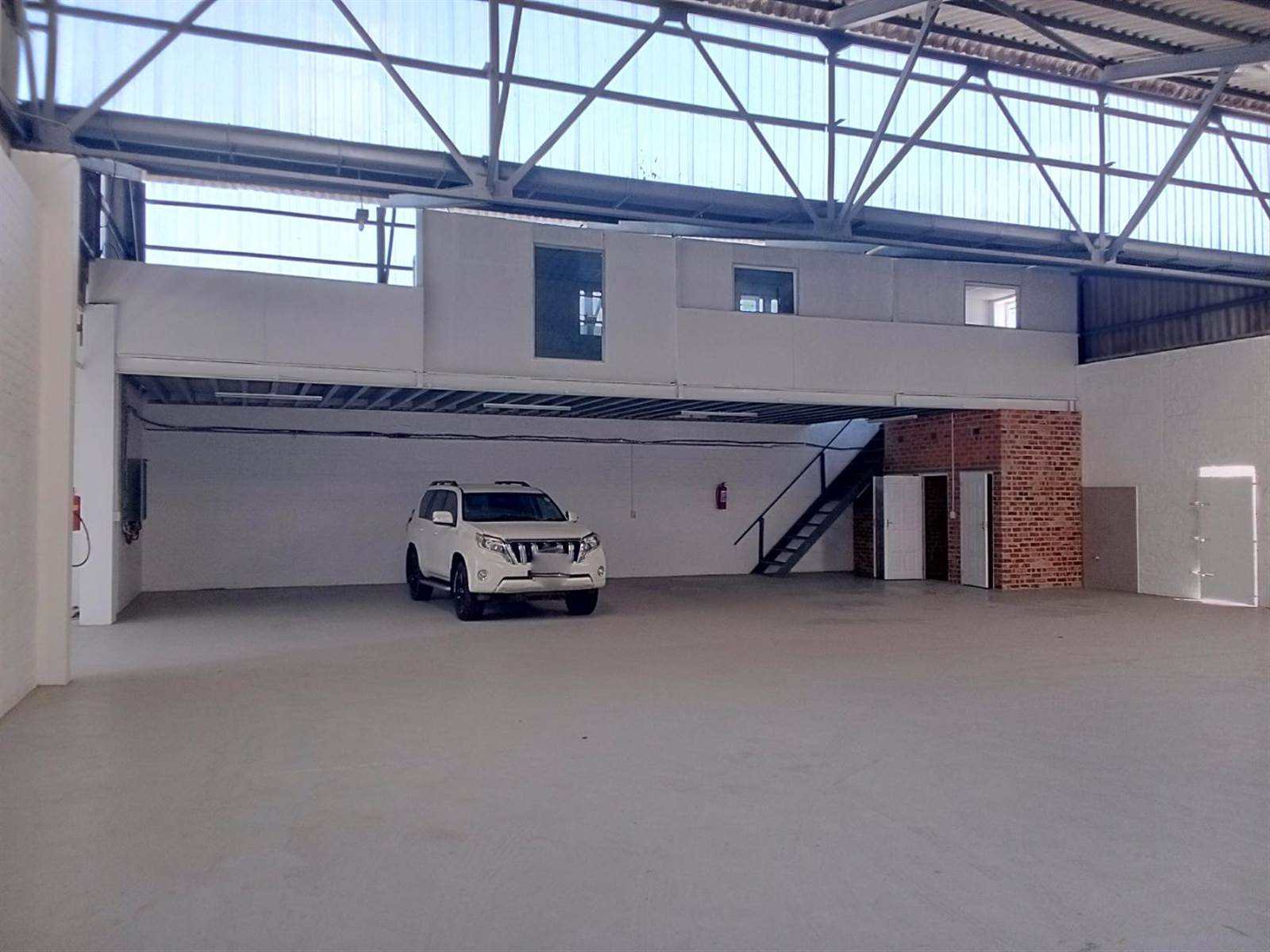 630  m² Industrial space in Diep River photo number 5