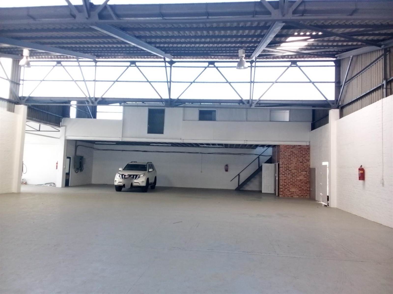 630  m² Industrial space in Diep River photo number 4