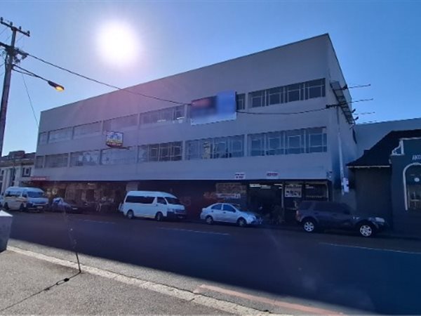 950  m² Commercial space