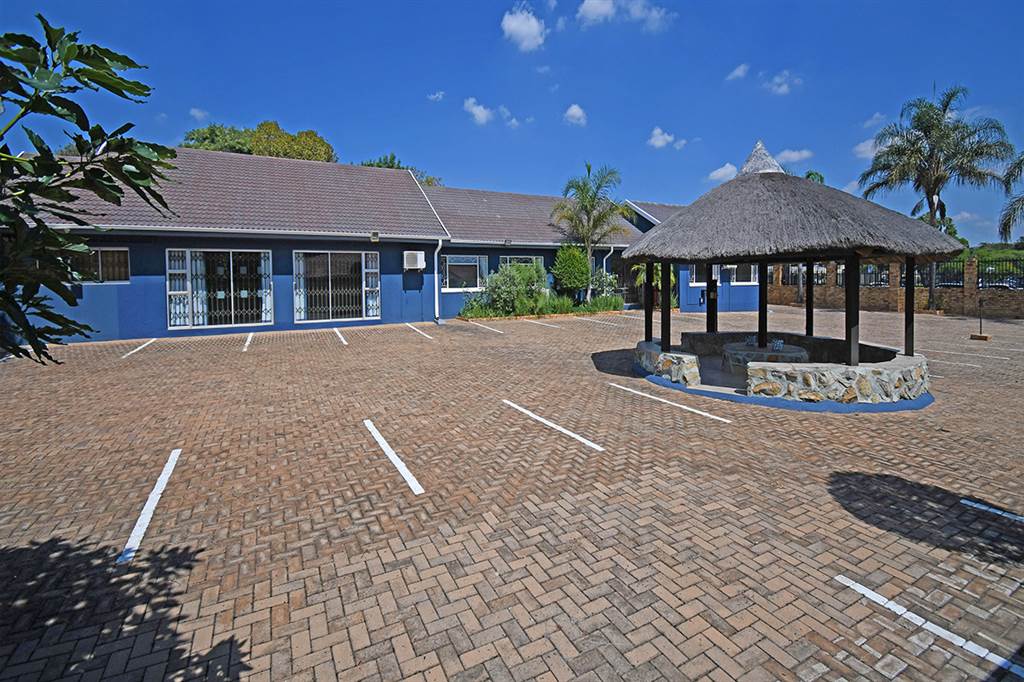 450  m² Commercial space in Bedfordview photo number 16
