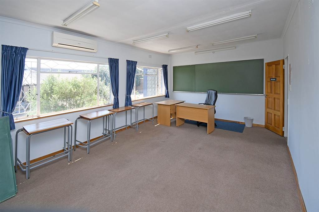 450  m² Commercial space in Bedfordview photo number 7