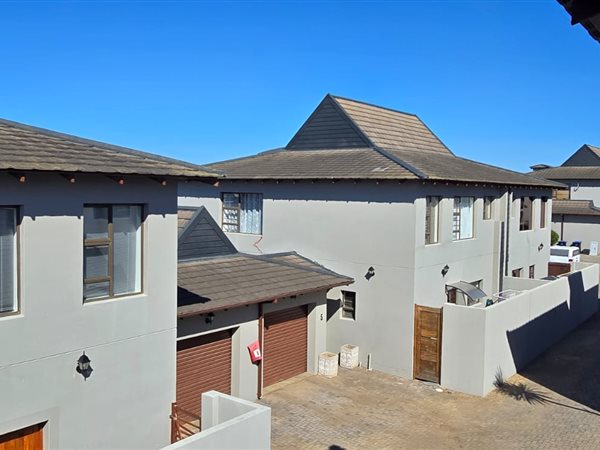3 Bedroom Townhouse 3 Bedroom Townhouse