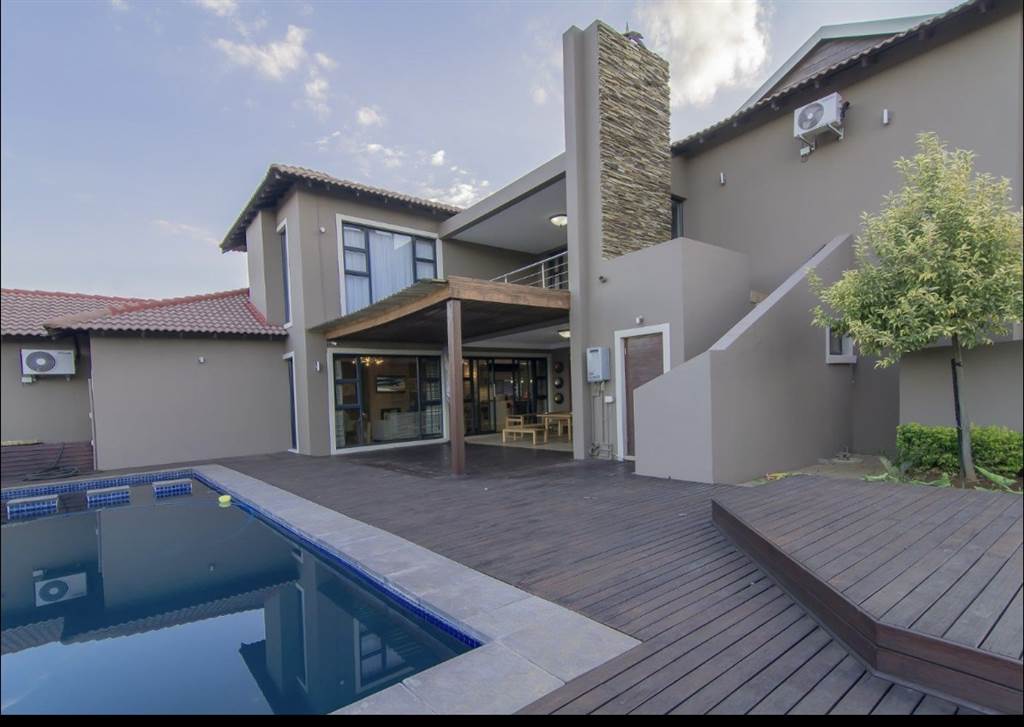 5 Bed House in Wilkoppies photo number 1