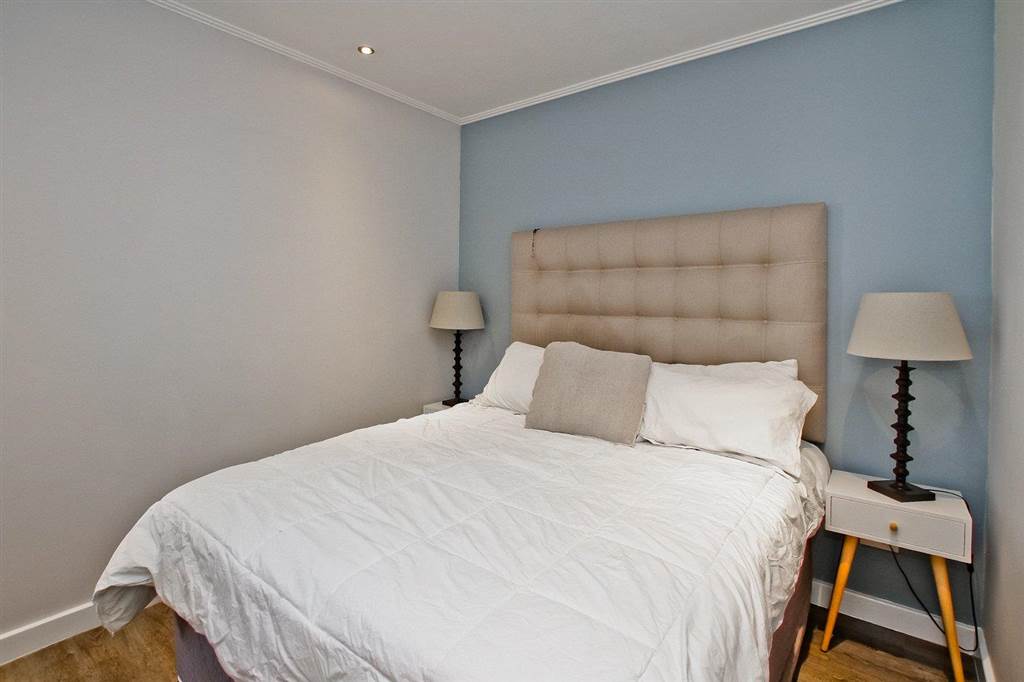 2 Bed Apartment in Rosebank photo number 14