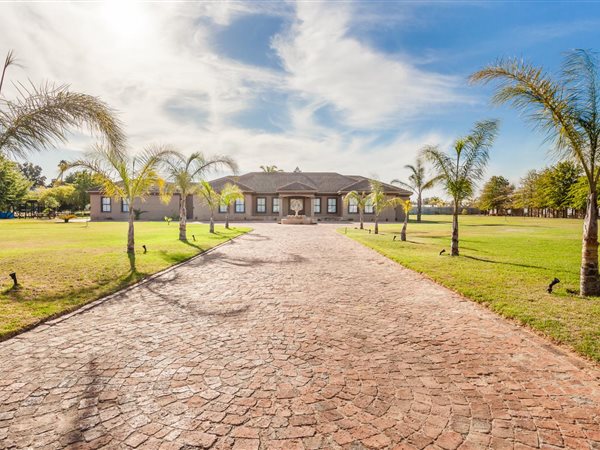 6 Bedroom House 6 Bedroom House
