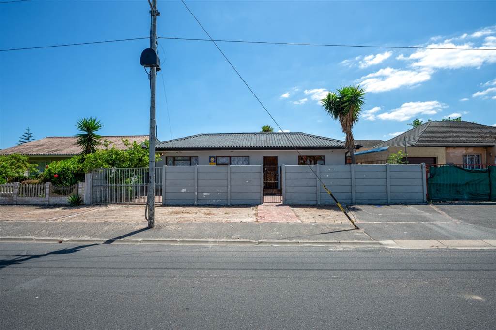 3 Bed House in Bellville South photo number 1