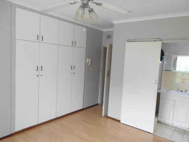 3 Bed Simplex in New Germany photo number 8
