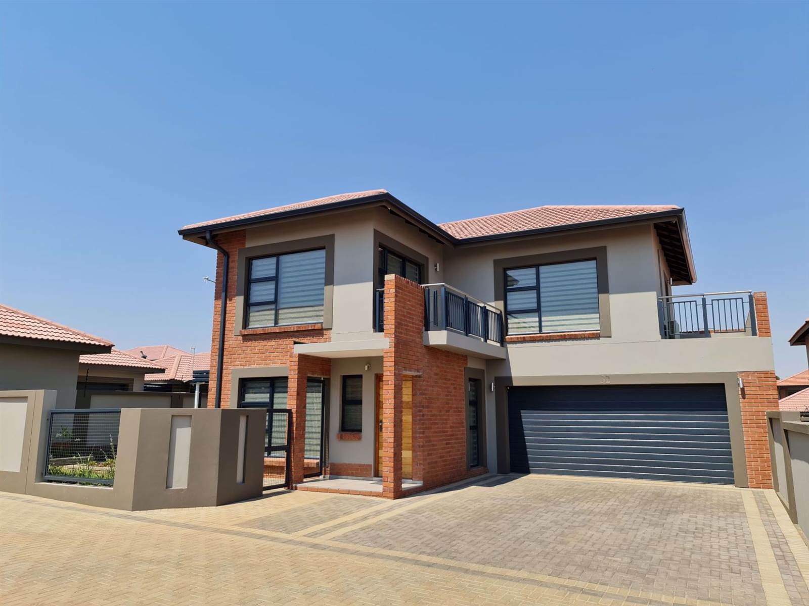 3 Bed Townhouse in Spitskop photo number 1