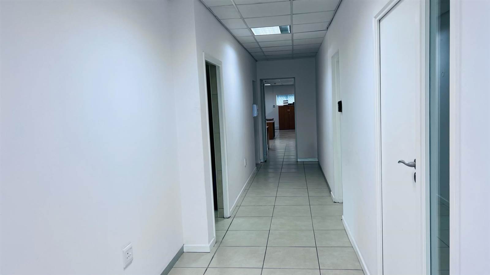 650  m² Commercial space in Durban North photo number 8