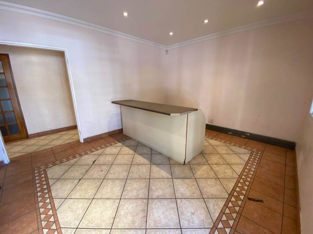 360  m² Commercial space in Witbank Central photo number 2