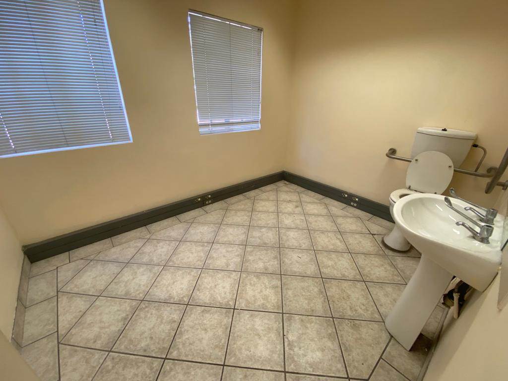 360  m² Commercial space in Witbank Central photo number 10