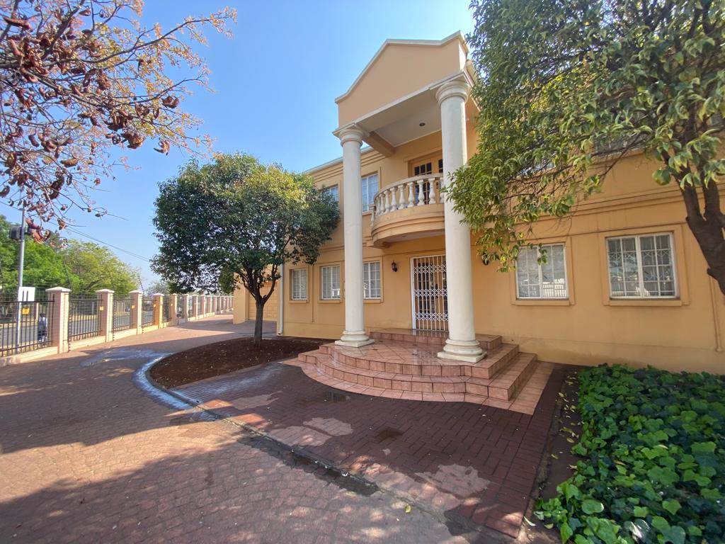360  m² Commercial space in Witbank Central photo number 1