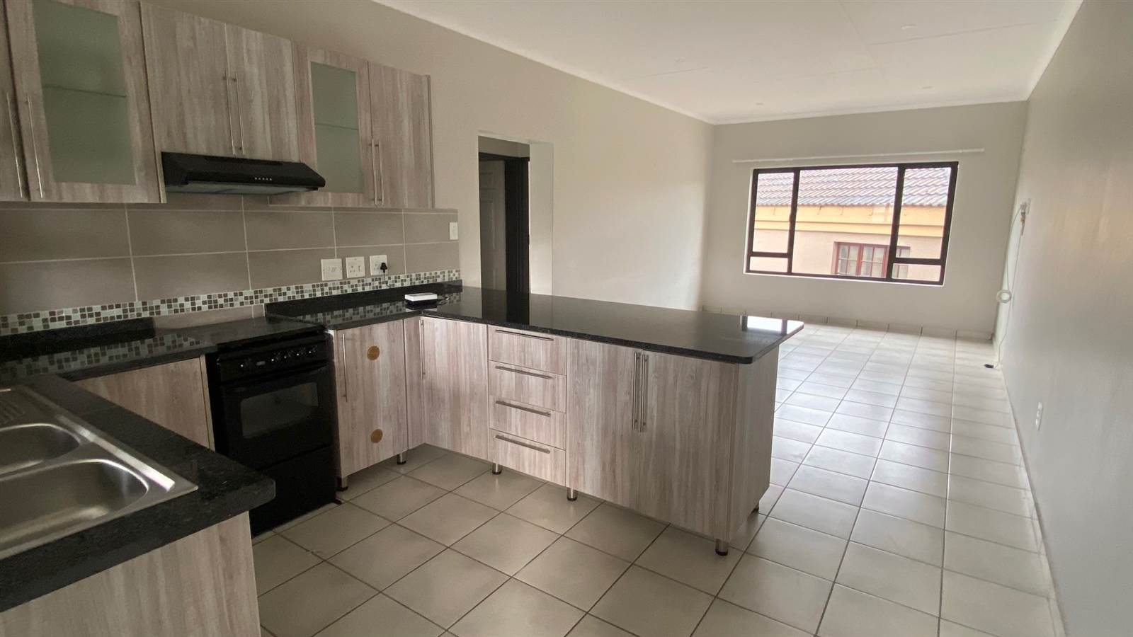 2 Bed Apartment in Tzaneen photo number 3