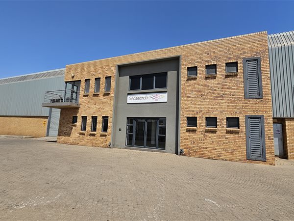 1 350  m² Industrial space