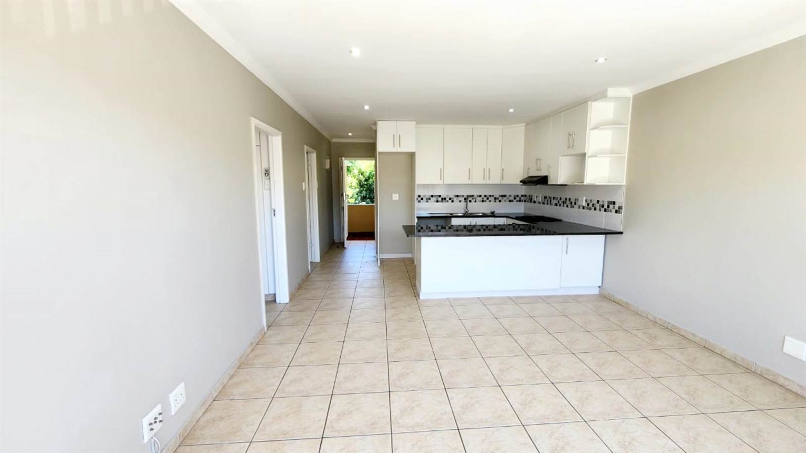 2 Bed Apartment in Mt Edgecombe photo number 1