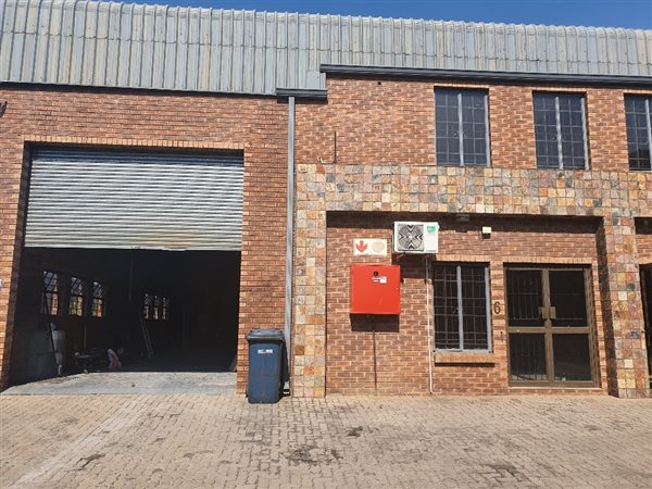 208  m² Industrial space