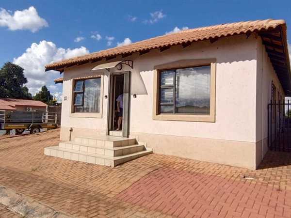 3 Bedroom Townhouse 3 Bedroom Townhouse