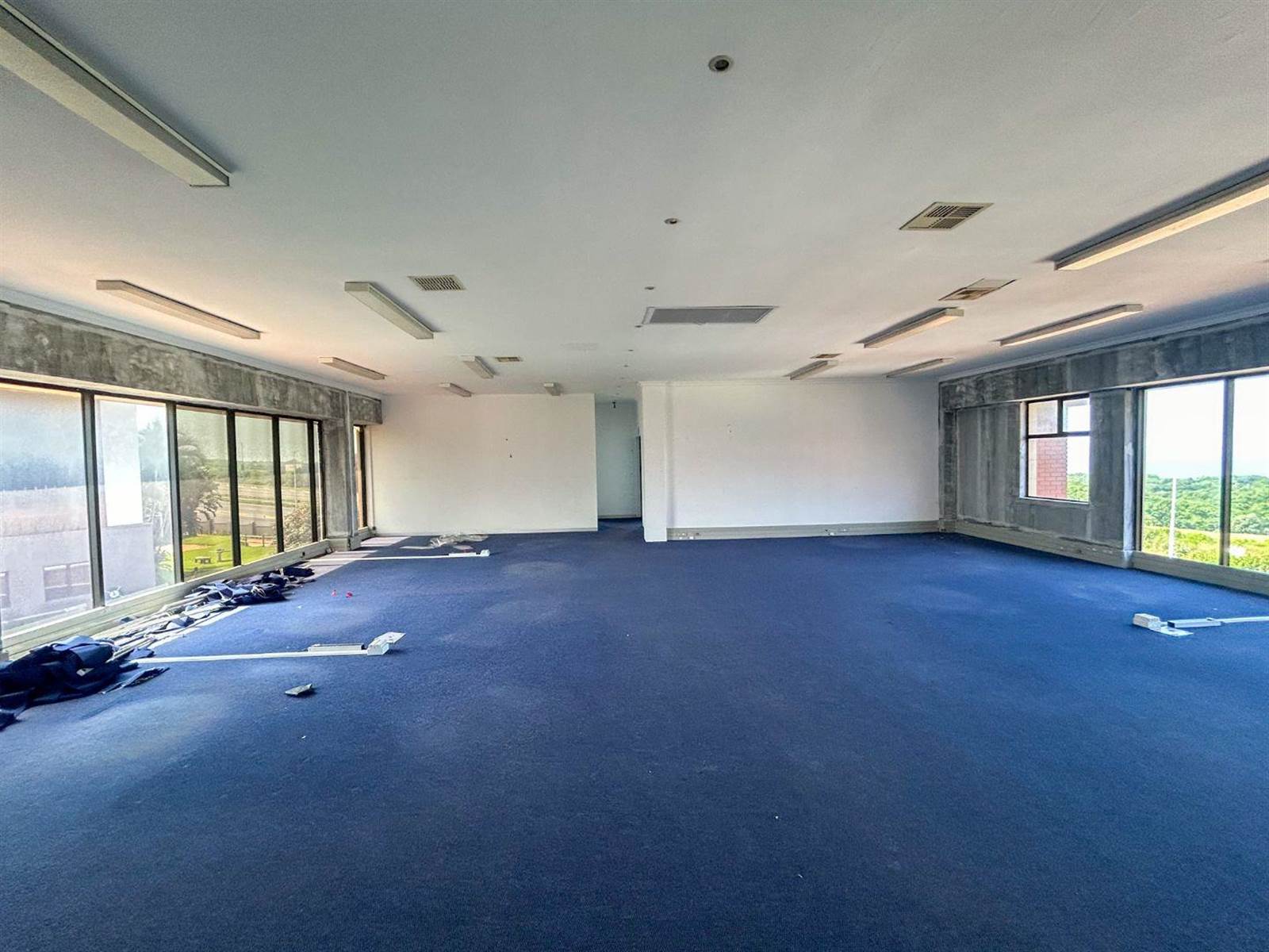 350  m² Office Space in La Lucia photo number 5