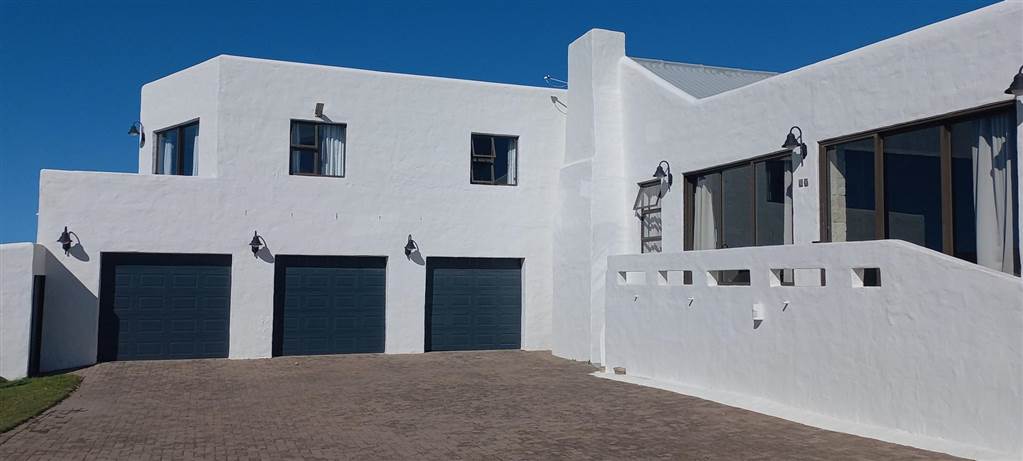 5 Bed House in Struisbaai photo number 2