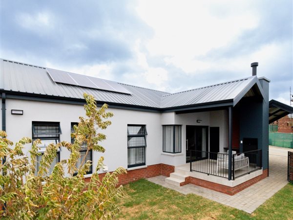 3 Bedroom Townhouse 3 Bedroom Townhouse