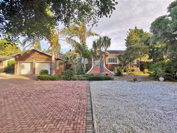 4 Bedroom House 4 Bedroom House