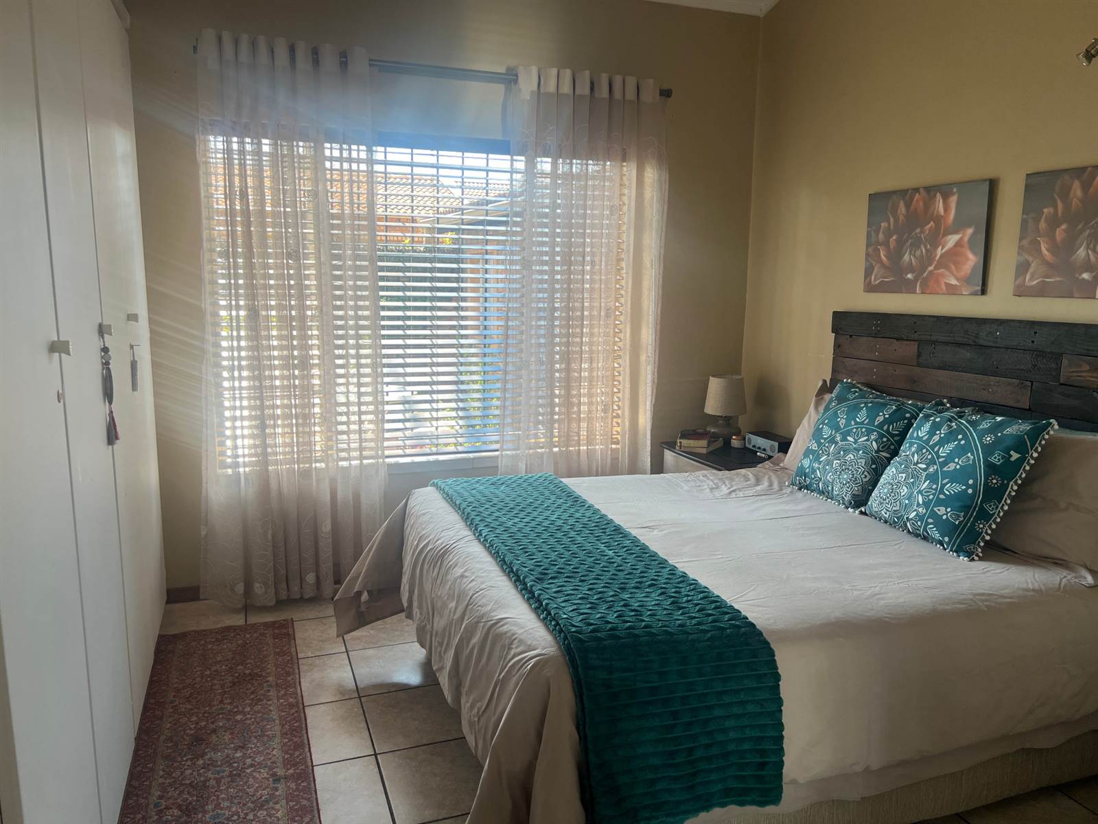 4 Bed Simplex in Garsfontein photo number 12
