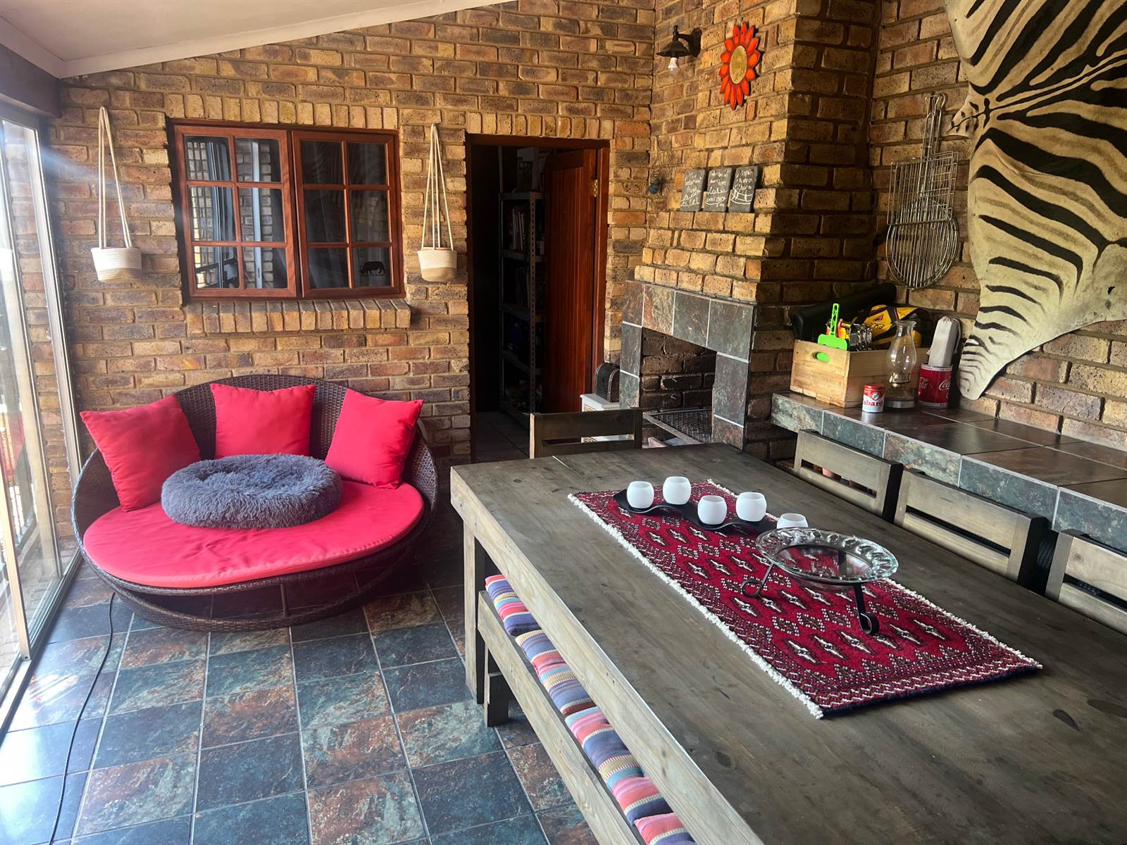 4 Bed Simplex in Garsfontein photo number 5