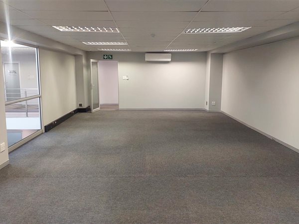 98  m² Commercial space