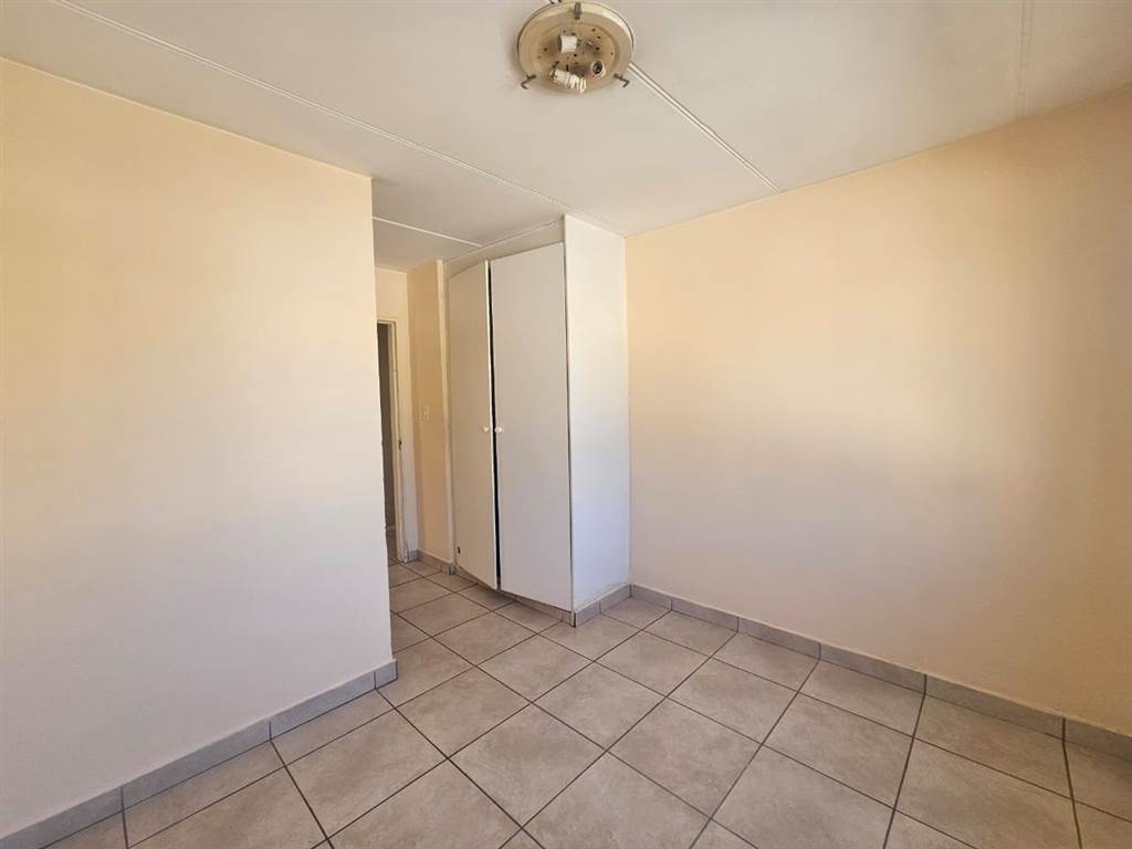 3 Bed Apartment in Ormonde photo number 9