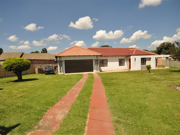 3 Bed House in Hectorton