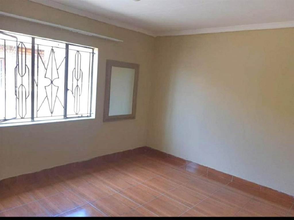 3 Bed House in Atteridgeville photo number 4