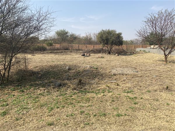 853 m² Land available in Brits Central
