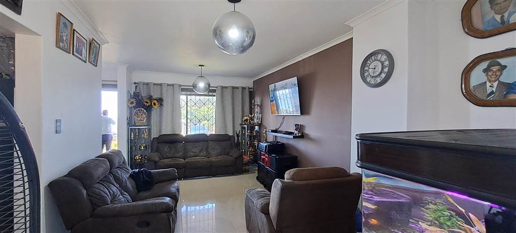 3 Bed Flat in Illovo Beach photo number 5