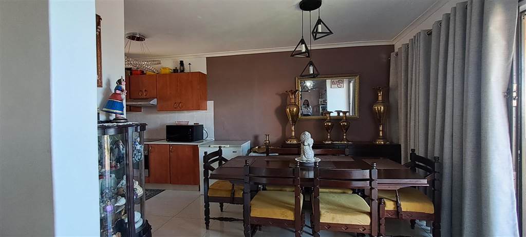 3 Bed Flat in Illovo Beach photo number 6