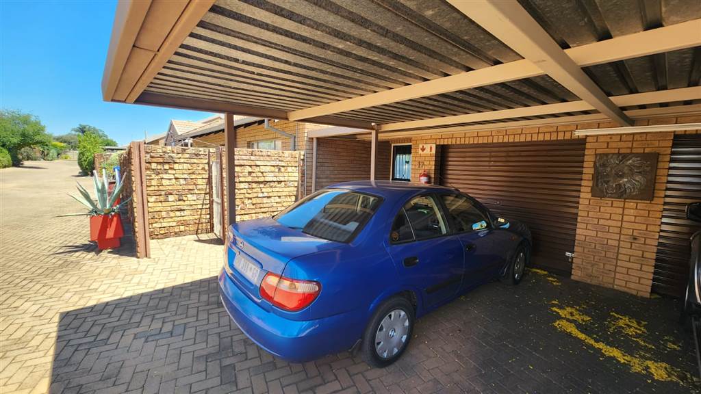 2 Bed Townhouse in Doornpoort and surrounds photo number 1