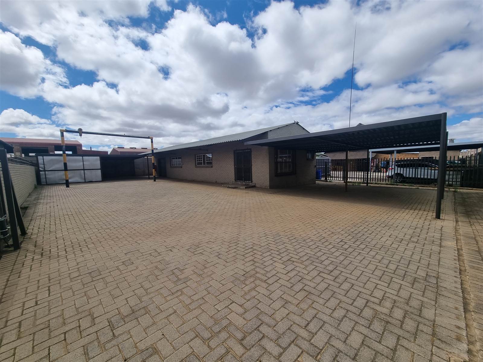 1200  m² Industrial space in Vaalpark photo number 3