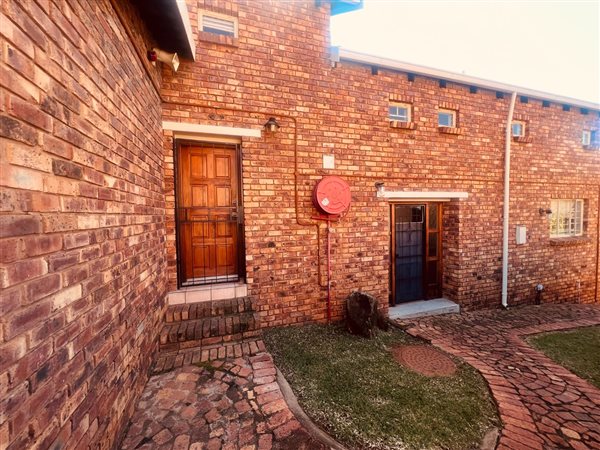 3 Bed Townhouse in Garsfontein