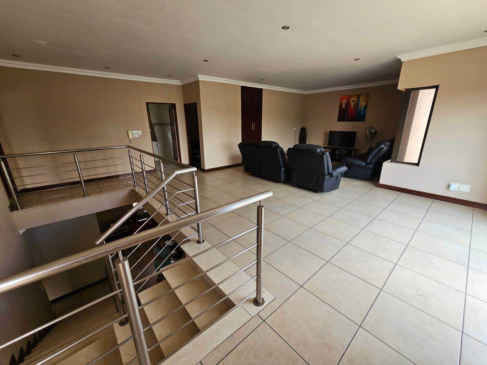 6 Bed House in Glenanda photo number 4