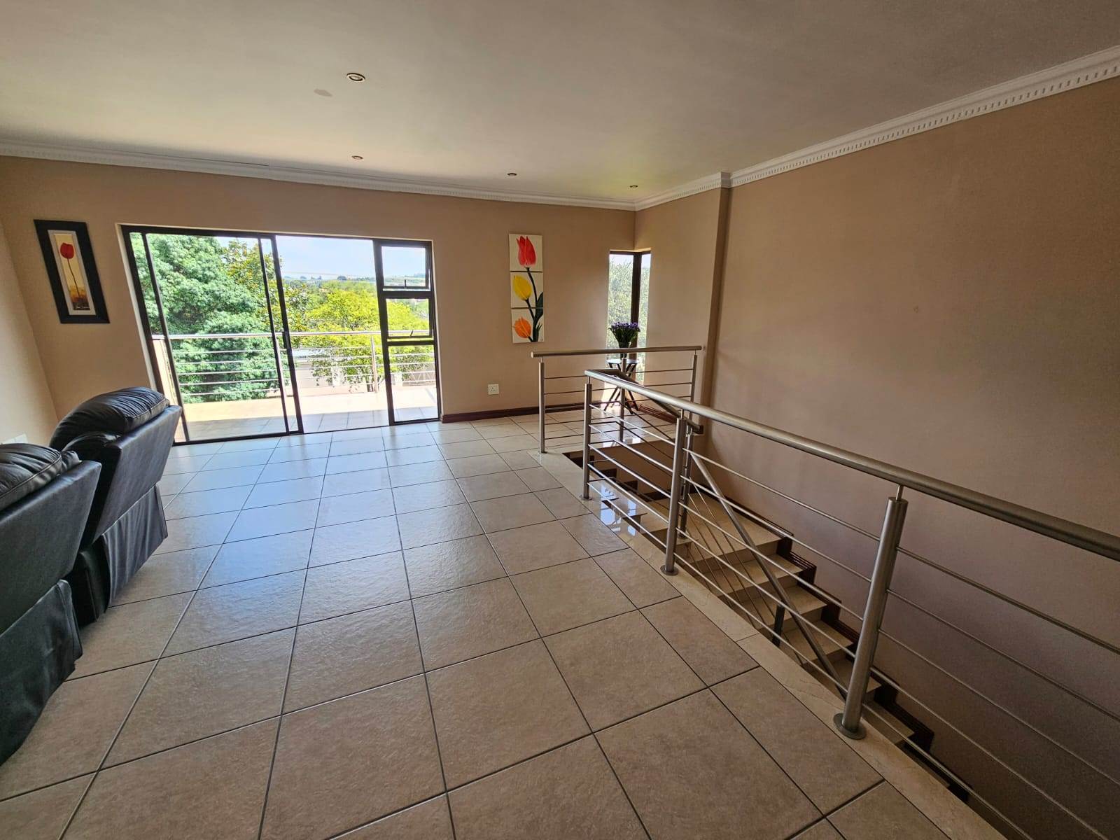 6 Bed House in Glenanda photo number 2