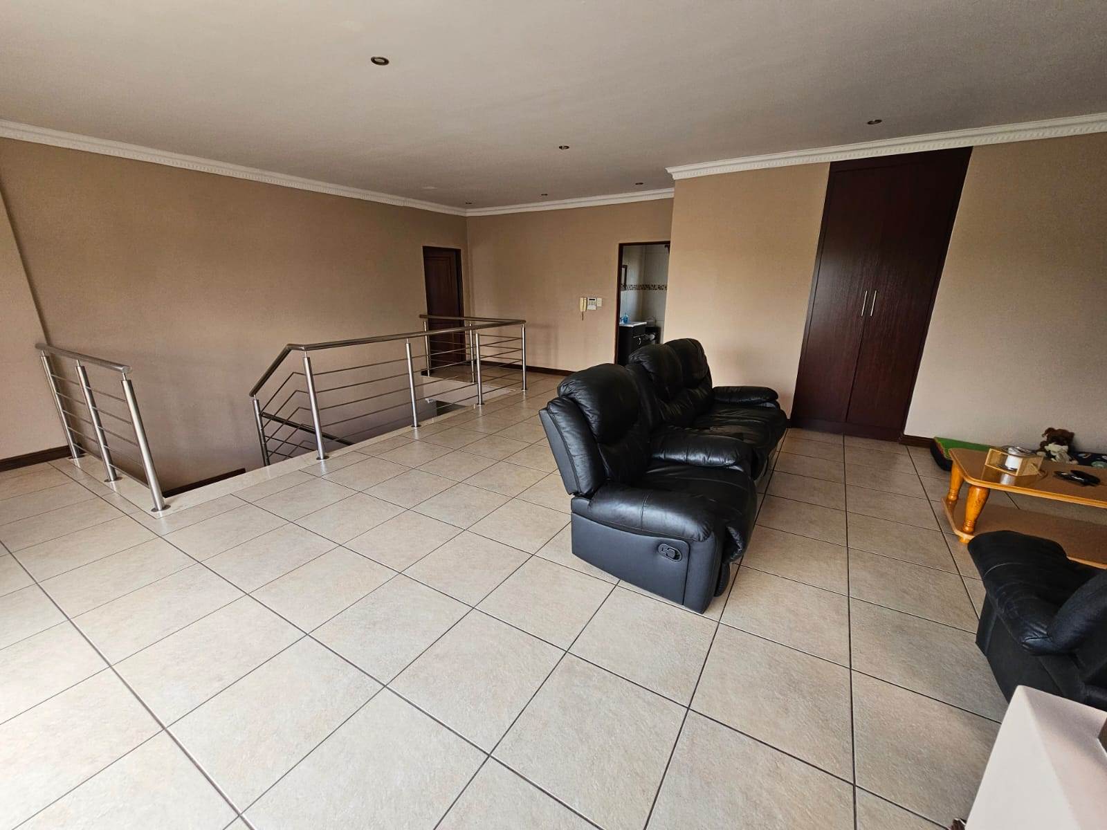 6 Bed House in Glenanda photo number 3