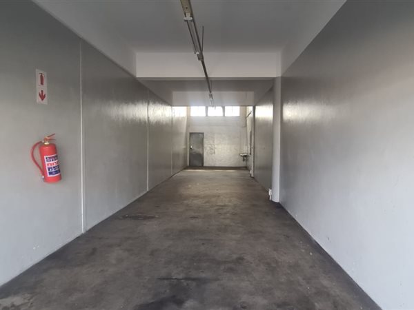 57  m² Commercial space