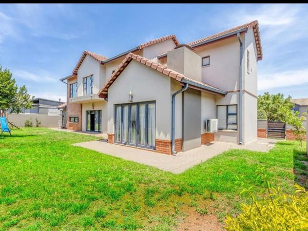 4 Bedroom House 4 Bedroom House