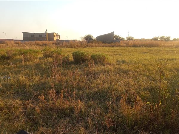 1000 m² Land available in Villa Liza