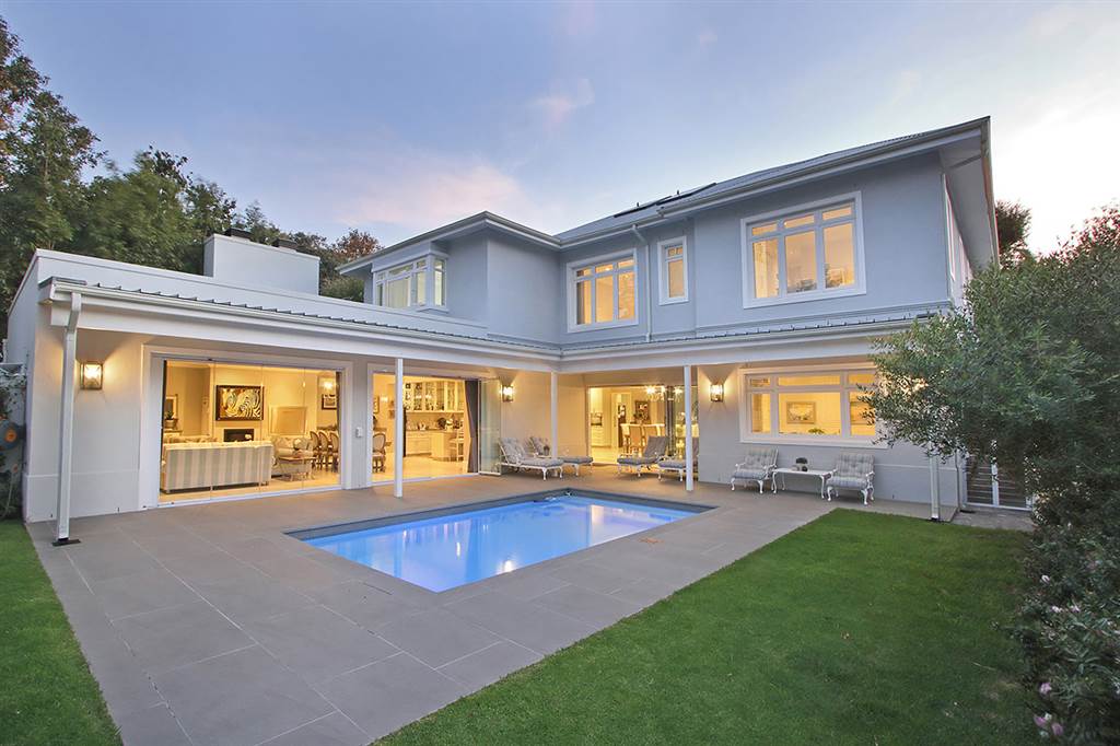 4 Bed House in Constantia photo number 2