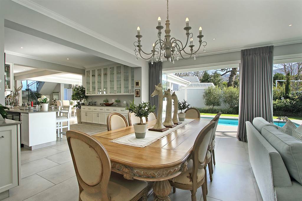 4 Bed House in Constantia photo number 18