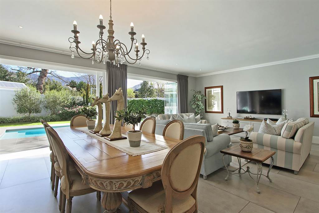 4 Bed House in Constantia photo number 17