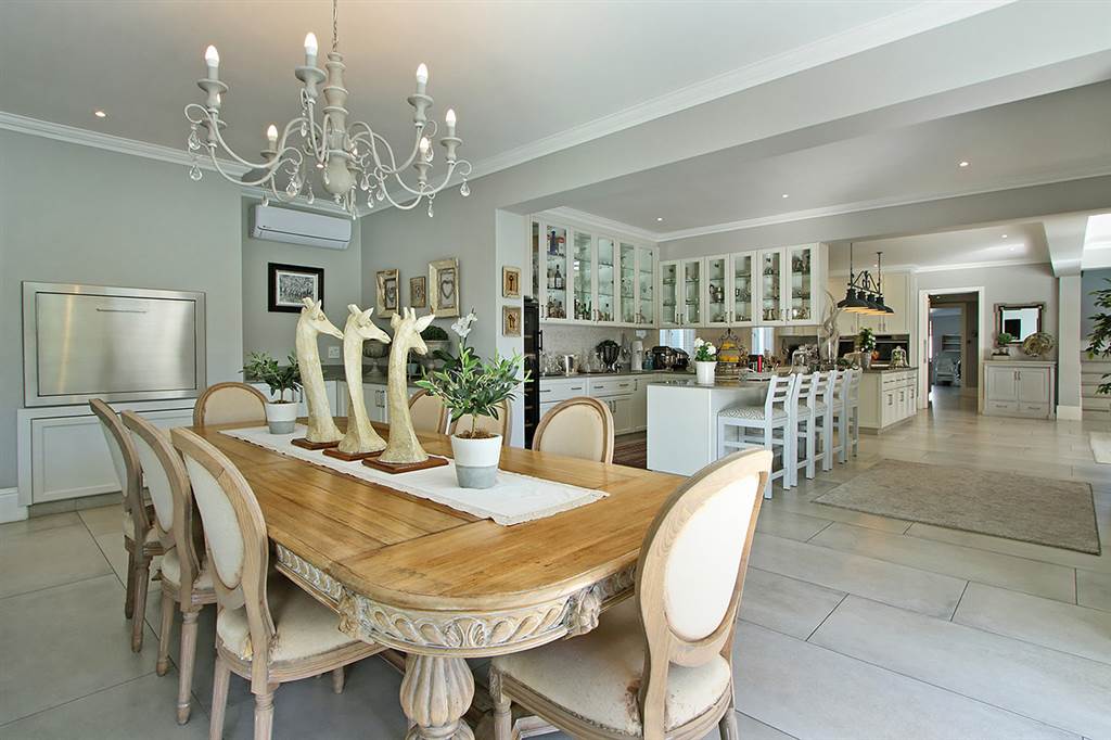4 Bed House in Constantia photo number 16