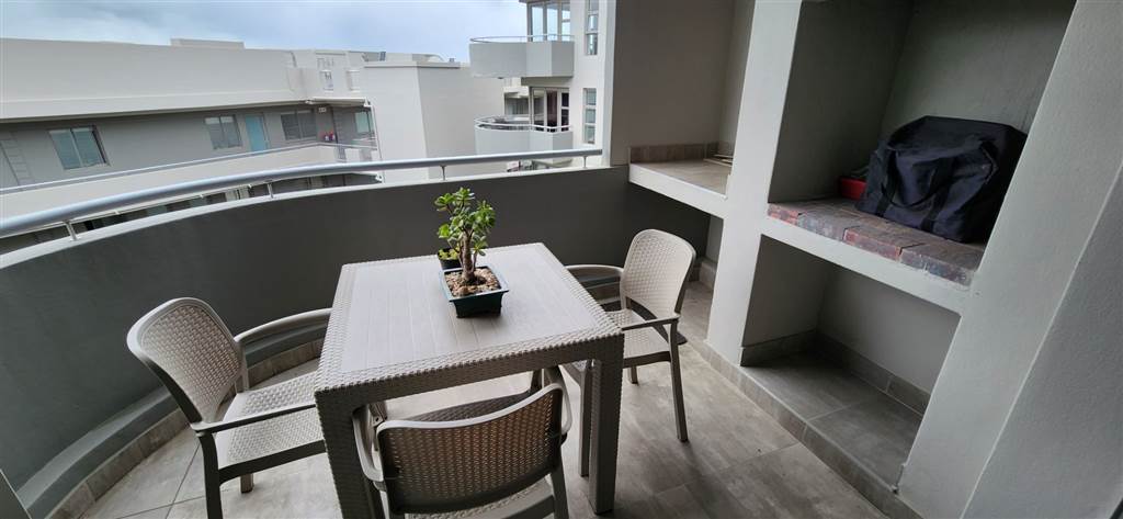 2 Bed Apartment in Island View photo number 5