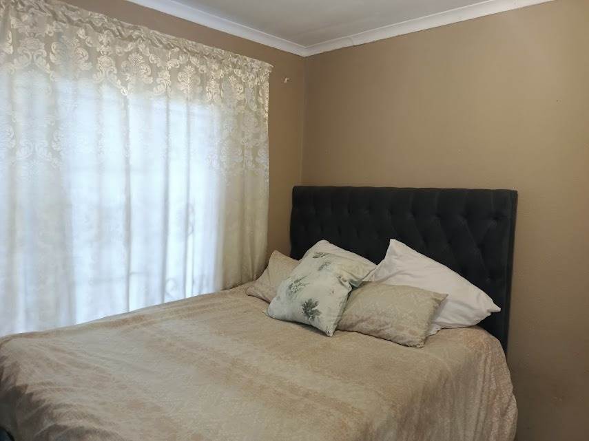 6 Bed House in Soshanguve photo number 19